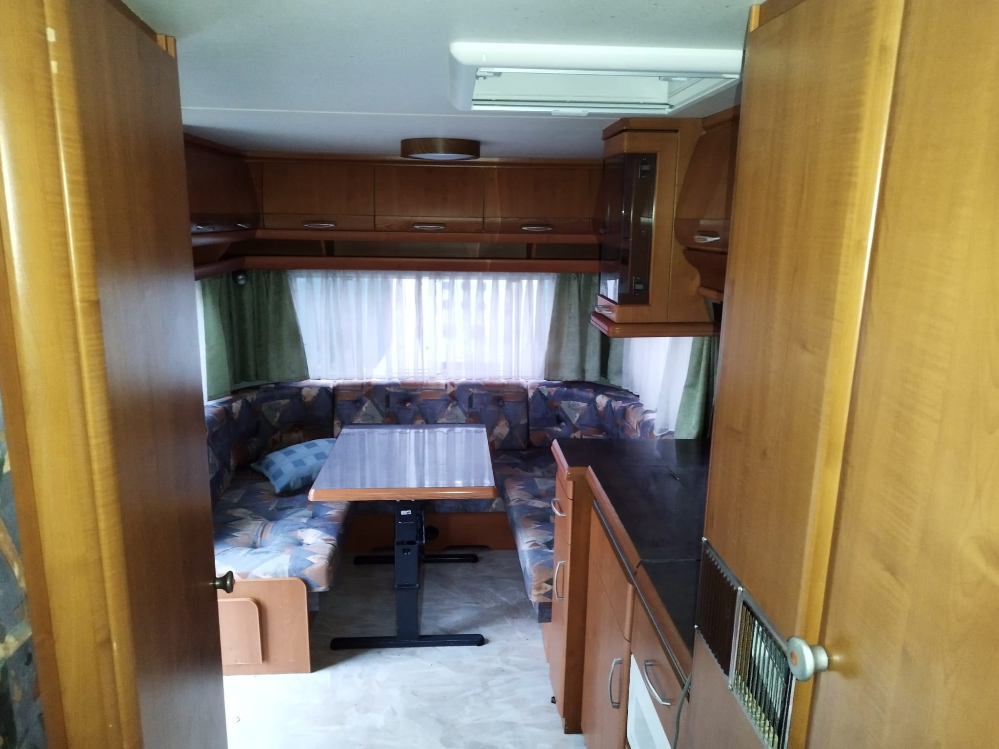 Herecký karavan 6